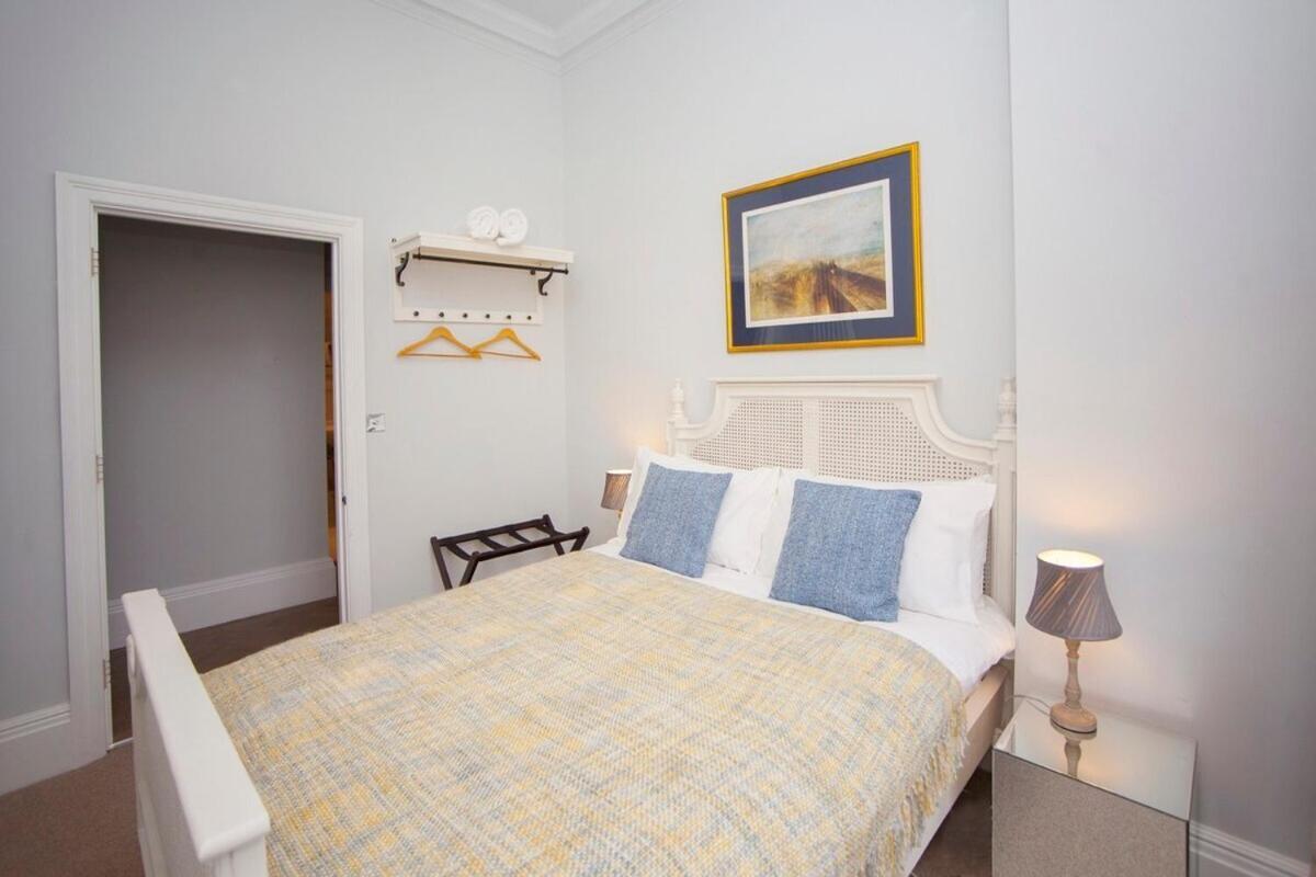 Stylish City Centre Apartment - Bath Exterior photo