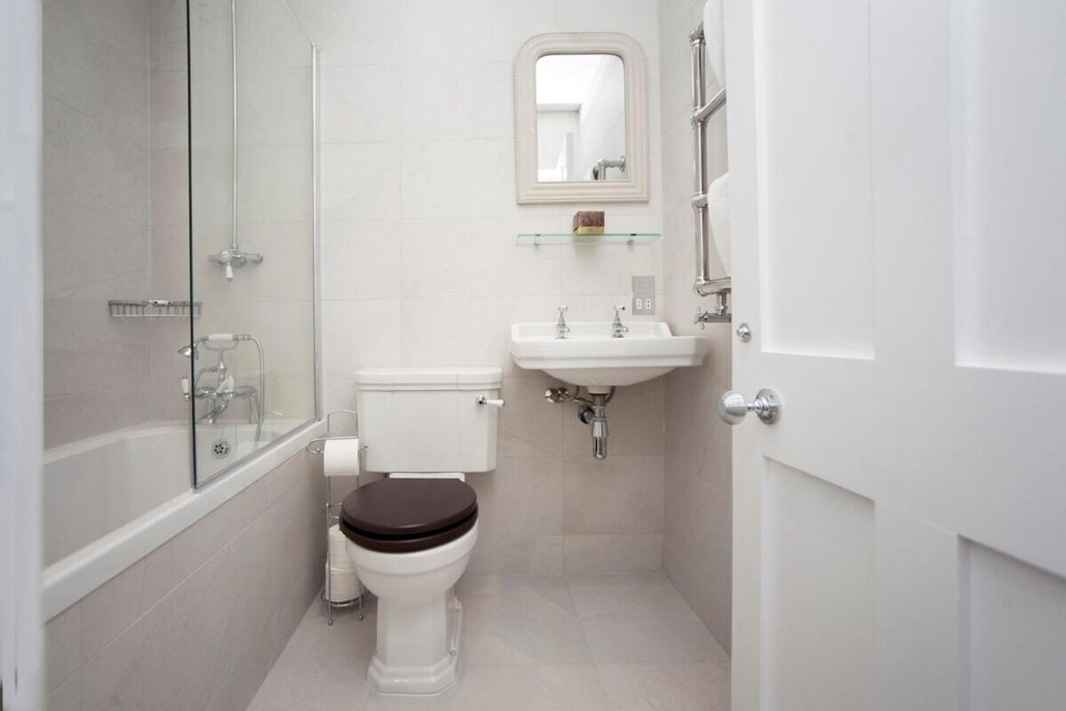 Stylish City Centre Apartment - Bath Exterior photo
