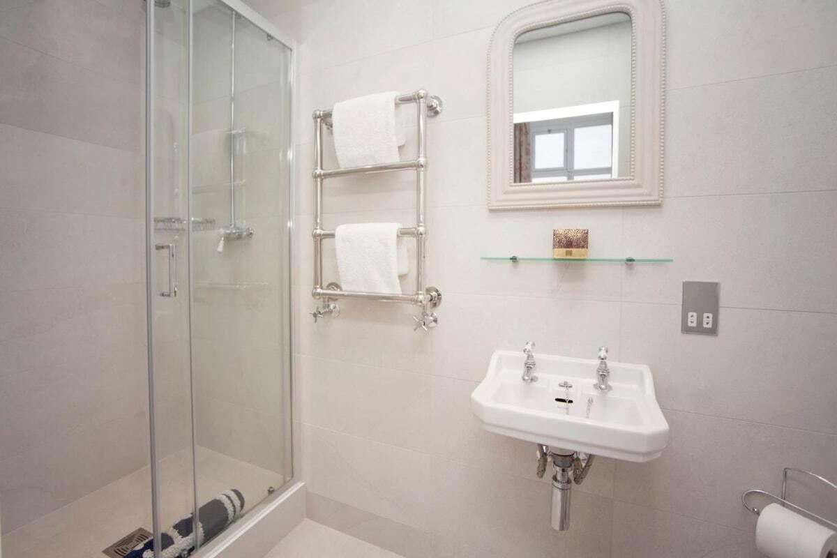 Stylish City Centre Apartment - Bath Exterior photo